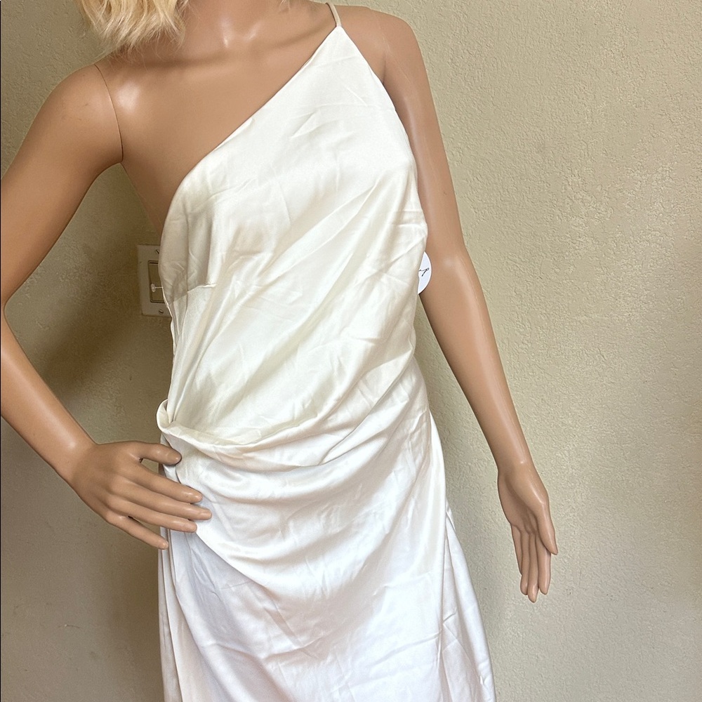 Petal & Pup NWT ivory One-Shoulder Satin midi Dress size 10 - Picture 3 of 6